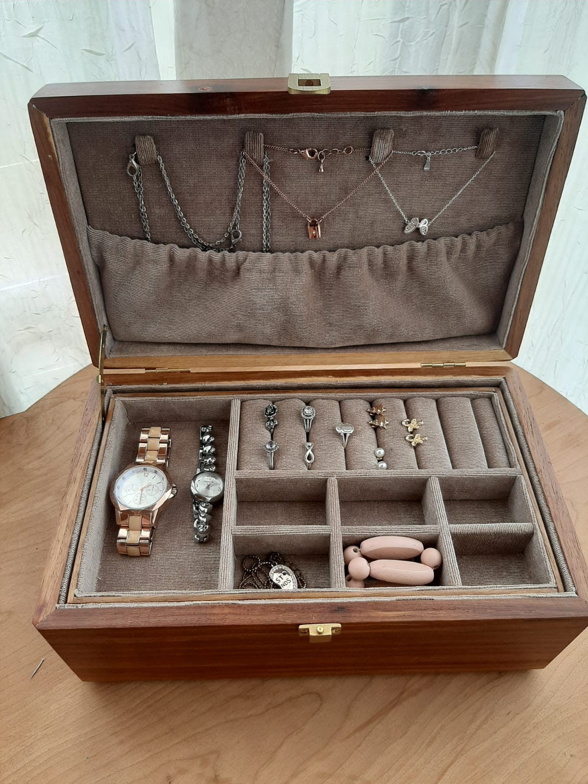 Luxury jewellery chest with ring rolls