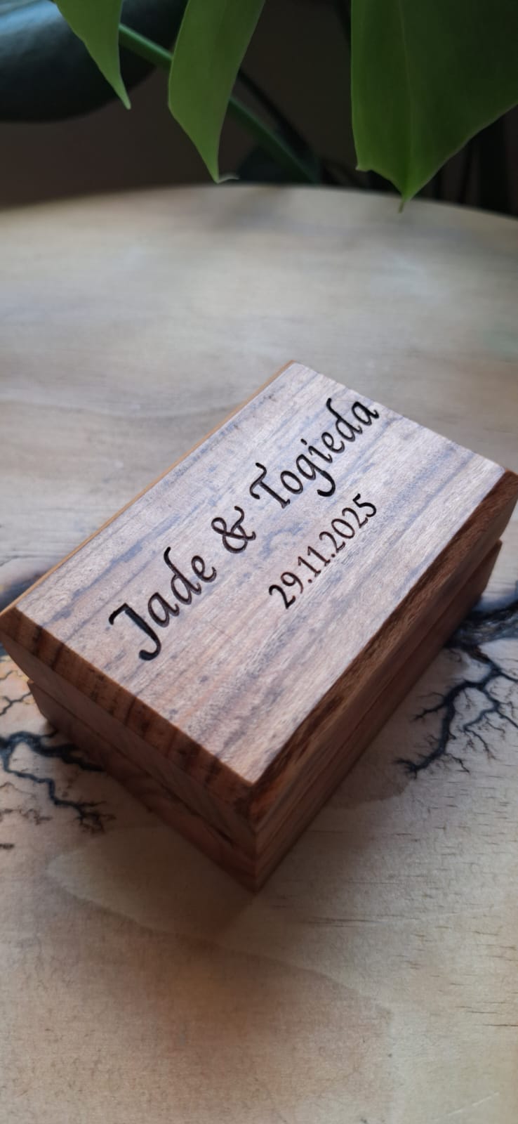 Dual ring box in rich hardwood with two rings